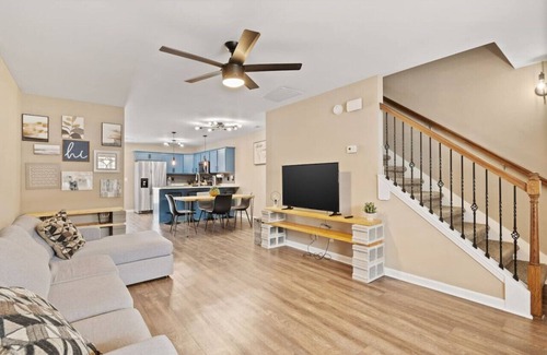 Clarksville House | Cabernet Townhome - Near Winery