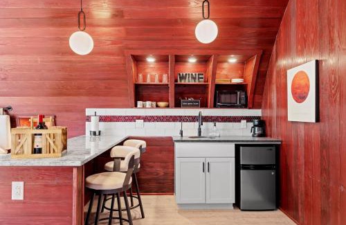 Fredericksburg Hotel | Cabernet Wine Barrel Cabin