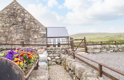 Dyffryn Ardudwy Cottage | Cabin ∙ 1 bedroom ∙ 2 guests
