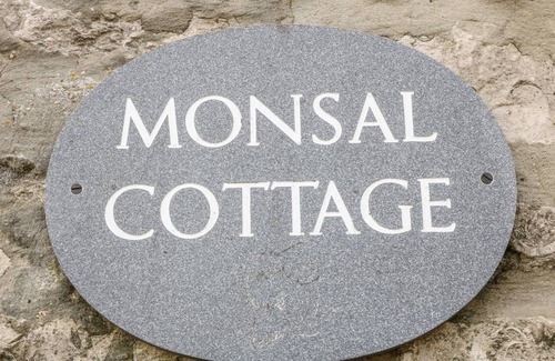 Over Haddon Cottage | Cabin ∙ 1 bedroom ∙ 2 guests