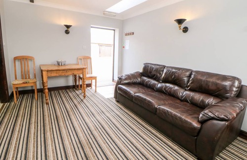 Over Haddon Cottage | Cabin ∙ 1 bedroom ∙ 2 guests
