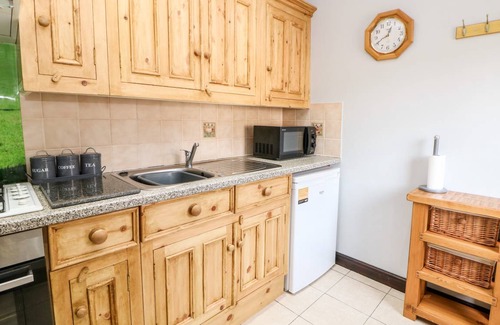 Over Haddon Cottage | Cabin ∙ 1 bedroom ∙ 2 guests