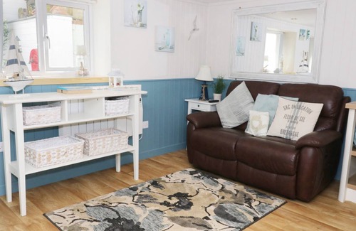 Benllech Cottage | Cabin ∙ 1 bedroom ∙ 2 guests