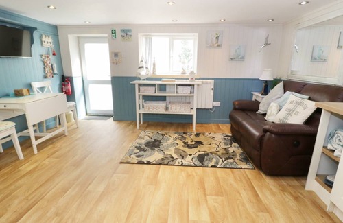 Benllech Cottage | Cabin ∙ 1 bedroom ∙ 2 guests