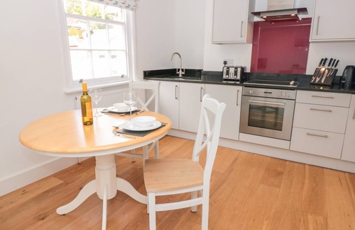 Dartmouth Cottage | Cabin ∙ 1 bedroom ∙ 2 guests