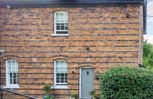 Craven Arms Cottage | Cabin ∙ 1 bedroom ∙ 2 guests