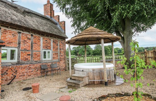 Sugnall Cottage | Cabin ∙ 1 bedroom ∙ 2 guests
