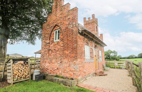 Sugnall Cottage | Cabin ∙ 1 bedroom ∙ 2 guests