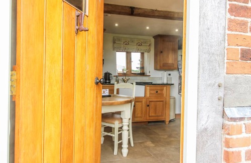 Sugnall Cottage | Cabin ∙ 1 bedroom ∙ 2 guests