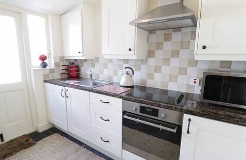 Brynsiencyn Cottage | Cabin ∙ 1 bedroom ∙ 4 guests