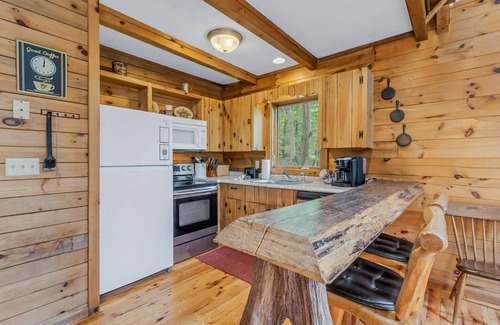Stanardsville Cabin | Cabin #1 - Fantasy Hideaway