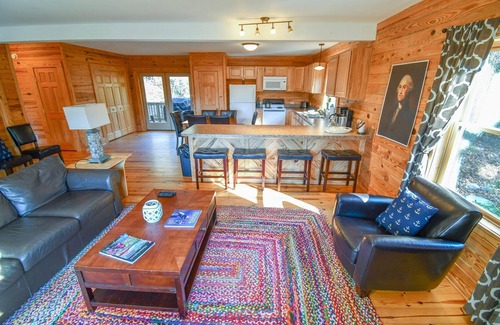 Lexington Cabin | Cabin 115, Luxury 6 bedroom, 3 bath cabin minutes from Downtown Lexington!