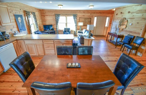Lexington Cabin | Cabin 115, Luxury 6 bedroom, 3 bath cabin minutes from Downtown Lexington!