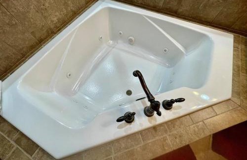Helen House | Cabin 2 bed close to Helen hot tub #15