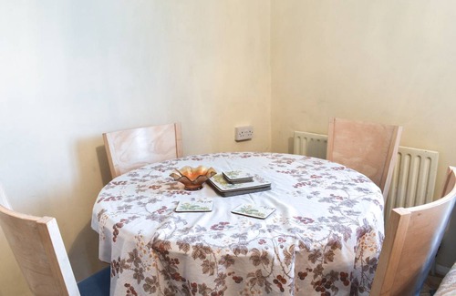 Bognor Regis Cottage | Cabin ∙ 2 bedrooms ∙ 4 guests