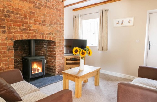 North Dalton Cottage | Cabin ∙ 2 bedrooms ∙ 4 guests