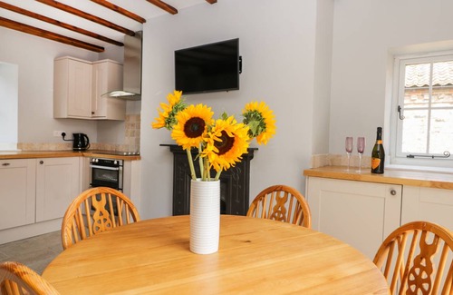 North Dalton Cottage | Cabin ∙ 2 bedrooms ∙ 4 guests