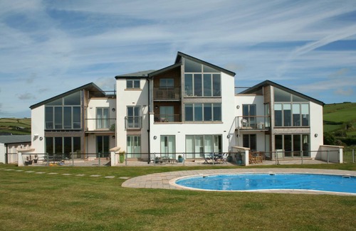 Burgh Island Cottage | Cabin ∙ 2 bedrooms ∙ 4 guests
