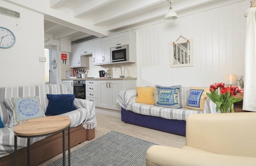 Hope-Cove Cottage | Cabin ∙ 2 bedrooms ∙ 4 guests