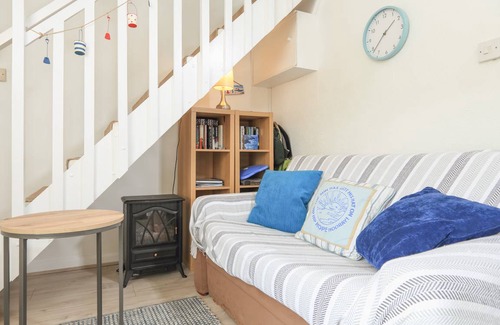 Hope-Cove Cottage | Cabin ∙ 2 bedrooms ∙ 4 guests