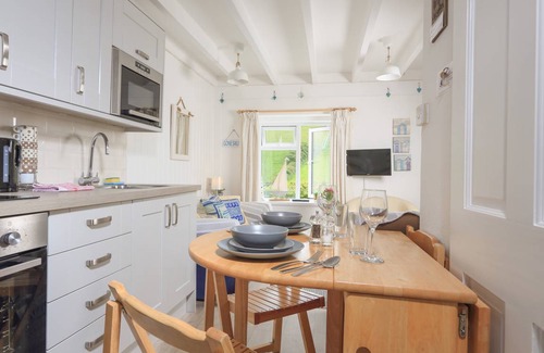 Hope-Cove Cottage | Cabin ∙ 2 bedrooms ∙ 4 guests