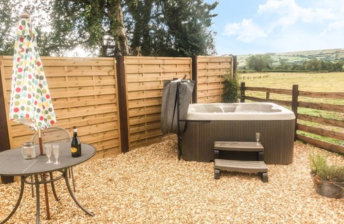 Clun Cottage | Cabin ∙ 2 bedrooms ∙ 4 guests