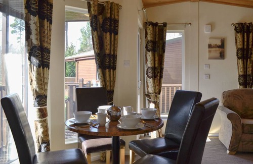 Dinnet Cottage | Cabin ∙ 2 bedrooms ∙ 4 guests