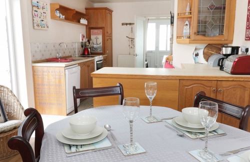 Benllech Cottage | Cabin ∙ 2 bedrooms ∙ 4 guests