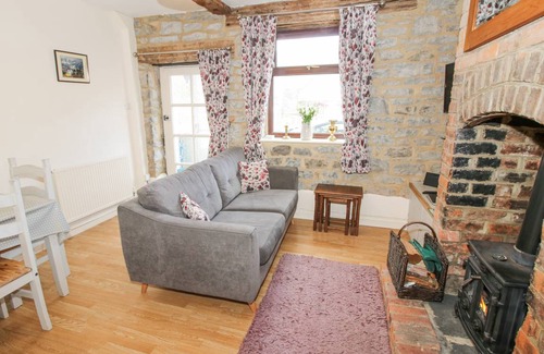 Knighton Cottage | Cabin ∙ 2 bedrooms ∙ 4 guests