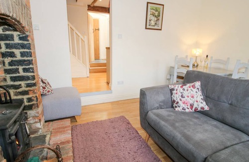 Knighton Cottage | Cabin ∙ 2 bedrooms ∙ 4 guests