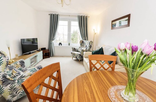 Largs Cottage | Cabin ∙ 2 bedrooms ∙ 4 guests