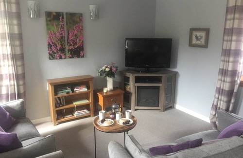 Weem Cottage | Cabin ∙ 2 bedrooms ∙ 4 guests