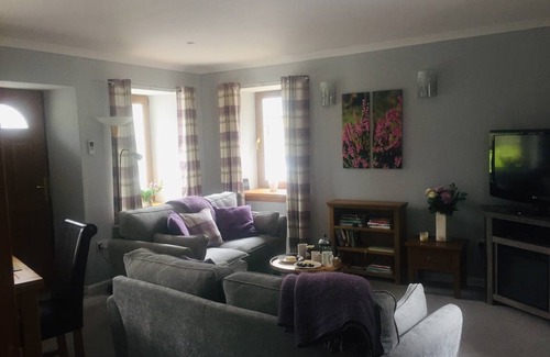 Weem Cottage | Cabin ∙ 2 bedrooms ∙ 4 guests
