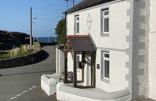 Amlwch Cottage | Cabin ∙ 2 bedrooms ∙ 5 guests