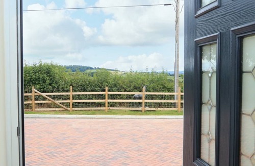 Dawlish Cottage | Cabin ∙ 2 bedrooms ∙ 5 guests