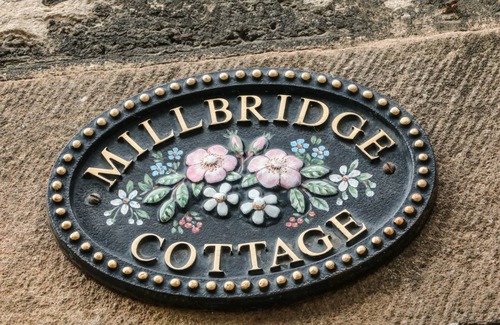 Castleton Cottage | Cabin ∙ 2 bedrooms ∙ 3 guests