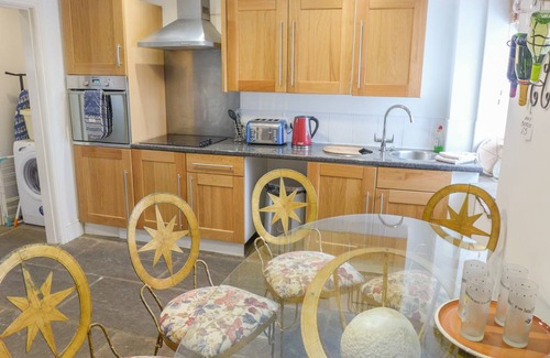 Blackwell in the Peak Cottage | Cabin ∙ 2 bedrooms ∙ 4 guests