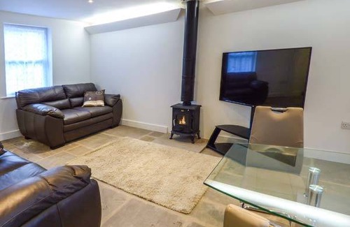 Blackwell in the Peak Cottage | Cabin ∙ 2 bedrooms ∙ 4 guests