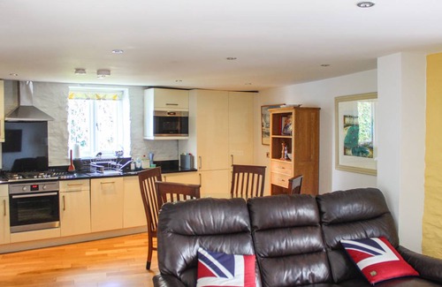 Dartmouth Cottage | Cabin ∙ 2 bedrooms ∙ 4 guests