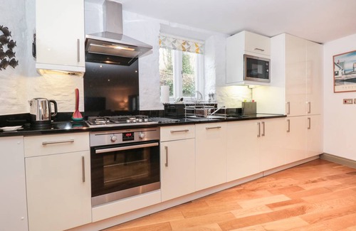 Dartmouth Cottage | Cabin ∙ 2 bedrooms ∙ 4 guests
