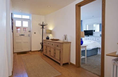 Dartmouth Cottage | Cabin ∙ 2 bedrooms ∙ 4 guests