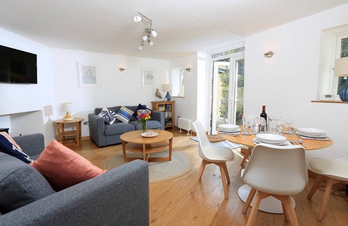 Dartmouth Cottage | Cabin ∙ 2 bedrooms ∙ 4 guests