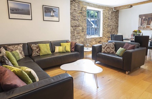 Dartmouth Cottage | Cabin ∙ 2 bedrooms ∙ 4 guests