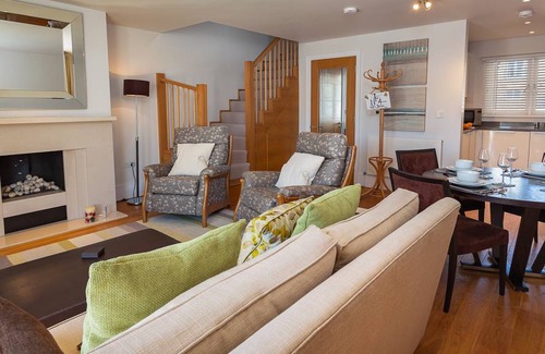 Dartmouth Cottage | Cabin ∙ 2 bedrooms ∙ 4 guests