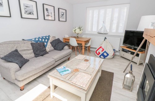 Dartmouth Cottage | Cabin ∙ 2 bedrooms ∙ 4 guests
