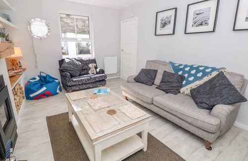 Dartmouth Cottage | Cabin ∙ 2 bedrooms ∙ 4 guests