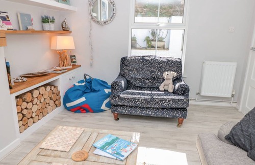 Dartmouth Cottage | Cabin ∙ 2 bedrooms ∙ 4 guests