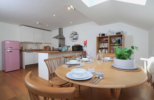 Dartmouth Cottage | Cabin ∙ 2 bedrooms ∙ 4 guests