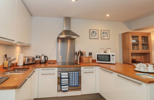Dartmouth Cottage | Cabin ∙ 2 bedrooms ∙ 4 guests