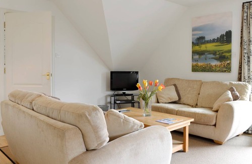 Inchmarlo Cottage | Cabin ∙ 2 bedrooms ∙ 4 guests